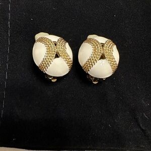 Vintage‎ Goldtone and white ceramic clip on Earrings